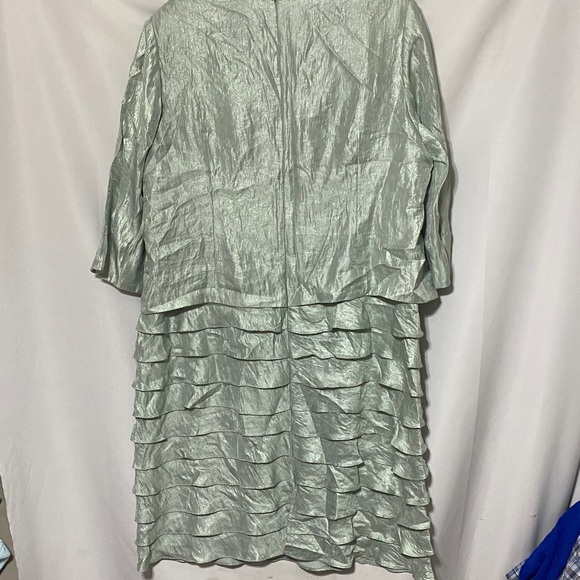 JESSICA HOWARD WO SIZE 20 SOFT SAGE GREEN FAUX WRAP BROOCH ACCENT RUFFLED SKIRT - Picture 10 of 10